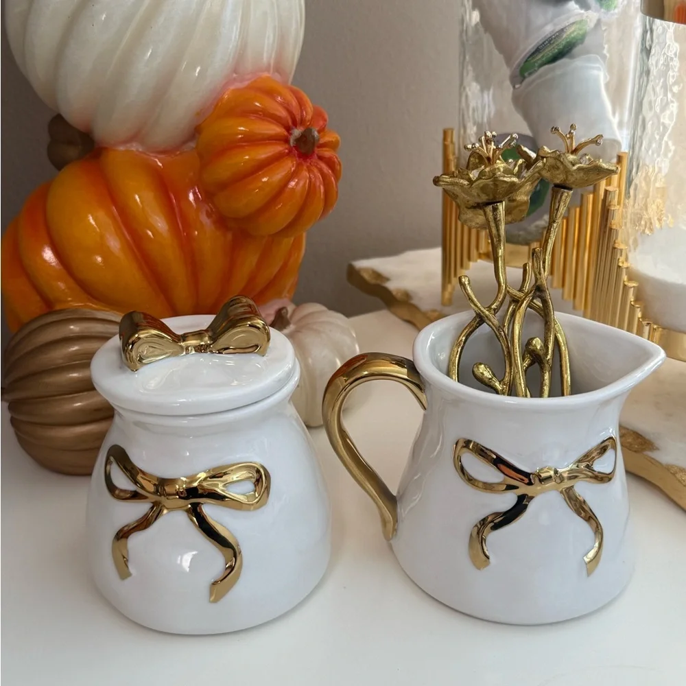 White Ceramic Bow Accent creamer and sugar  Set - Picture 2 of 3